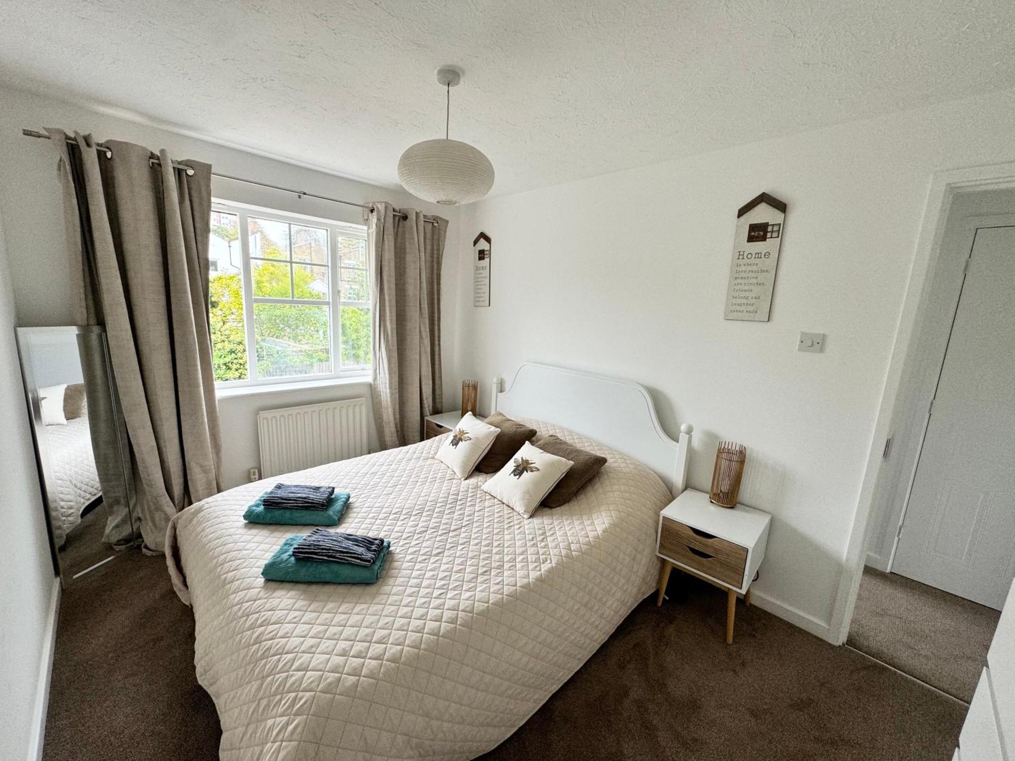 Apartment 3 Bed House With Parking And Garden Near Tower Bridge *