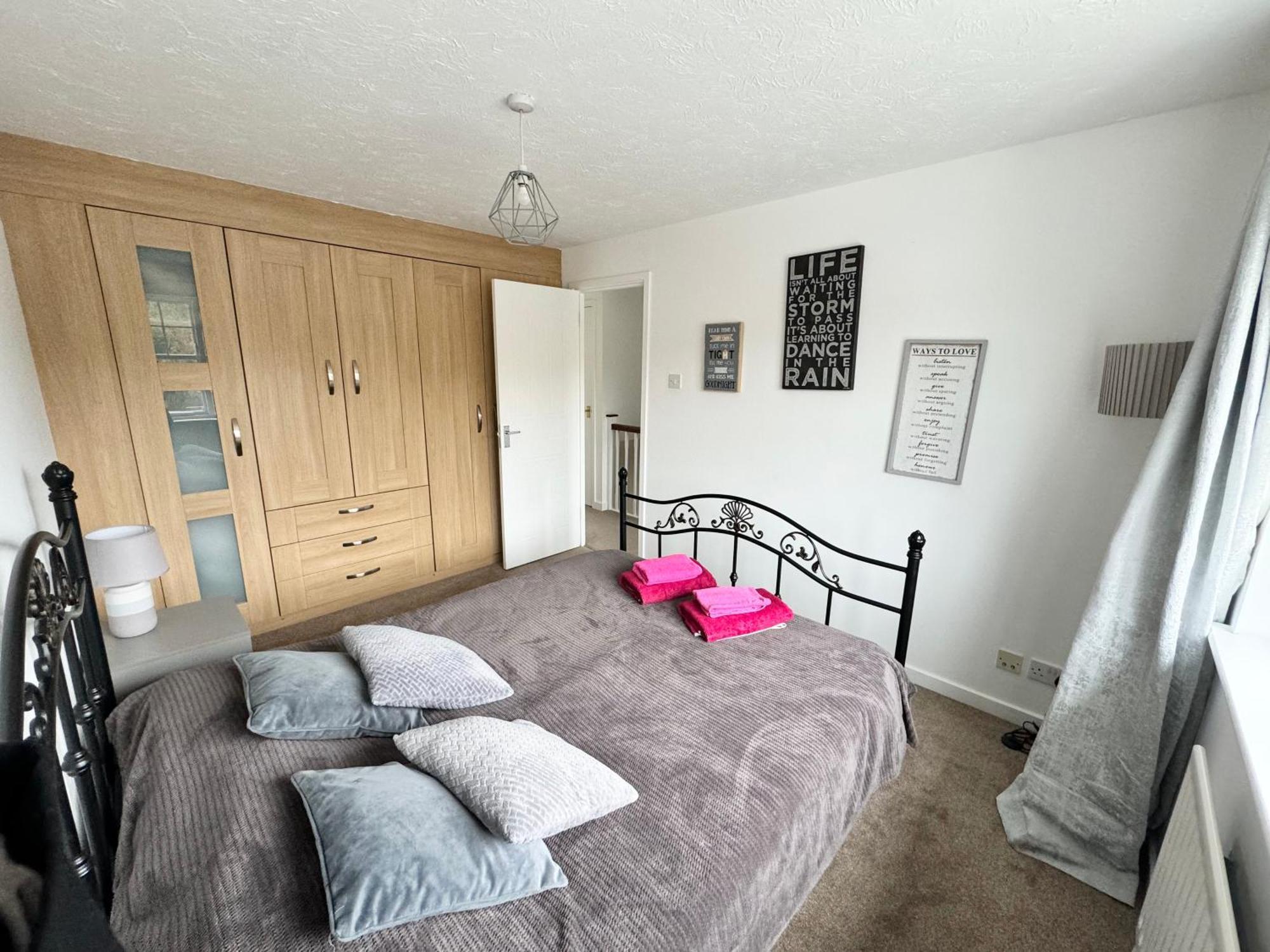 3 Bed House With Parking And Garden Near Tower Bridge Apartment *